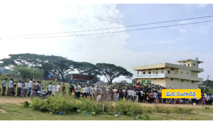 Farmers waiting in long queues for urea bags at Shivampet cooperative society
