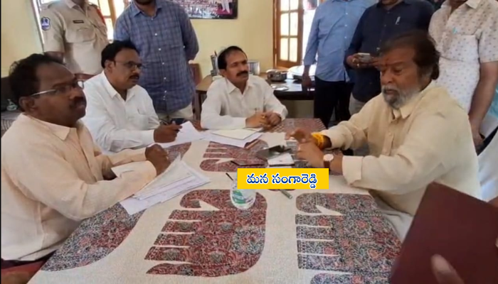 Minister Damodar Rajanarasimha reviewing Jogipet–Ajjamarri bridge construction progress with R&B, Revenue and Irrigation officials in Medak district