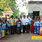 మునిపల్లి మండలం ఇబ్రహీంపూర్ గ్రామపంచాయతీ కార్యాలయంలో స్వయం సహాయక సంఘాల మహిళలకు ఇందిరమ్మ చీరలను పంపిణీ చేస్తున్న నాయకుల దృశ్యం